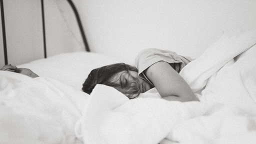 Välj rätt säng för din sovställning